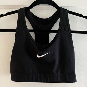 Black Nike sportsbra in Medium